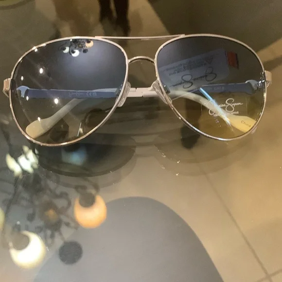 Live and share show flyer half will be donated - Picture 3 of 15